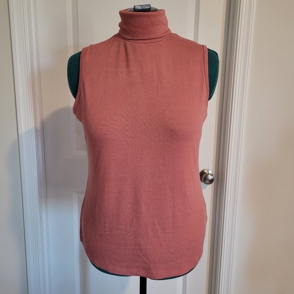 G by Giuliana Sleeveless turtleneck - Picture 1 of 3